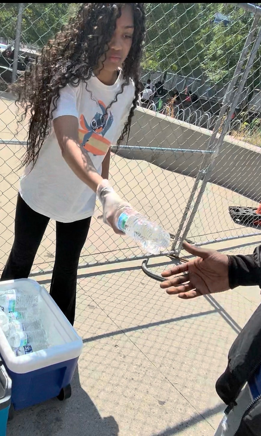 Youth volunteers at a Threshold to Thrive community outreach event